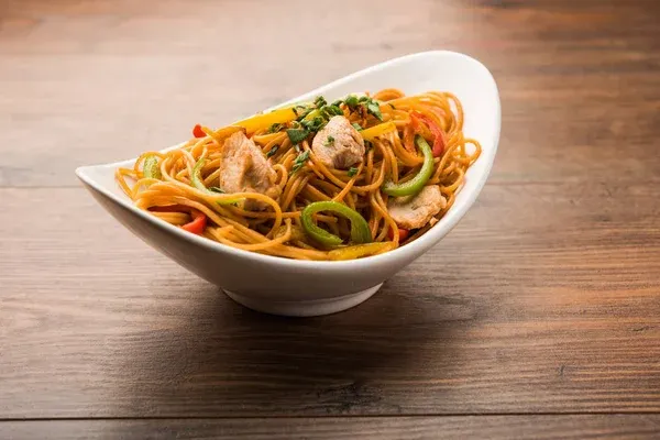 Schezwan Chicken Noodles, a bowl of Schezwan chicken noodles with capsicum